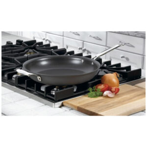 ECTQ8G5OL1000B_5 jpg - Frigideira Antiaderente em Aço Anodizado com Alça Extra, Cuisinart Chefs Classic