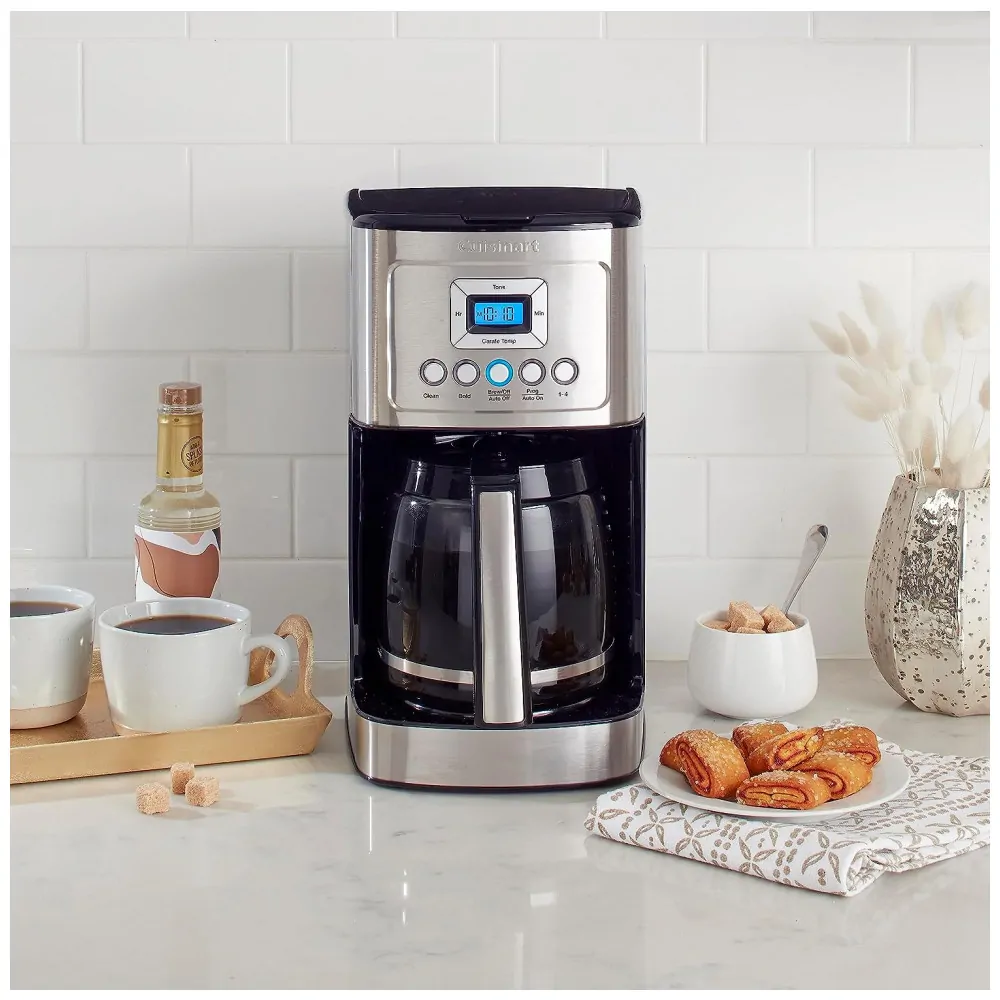 Cafeteira Elétrica Programável Capacidade 14 Xícaras Filtro Reutilizável Alça de Aço Inoxidável Cor, CUISINART DCC 3200, Prateado